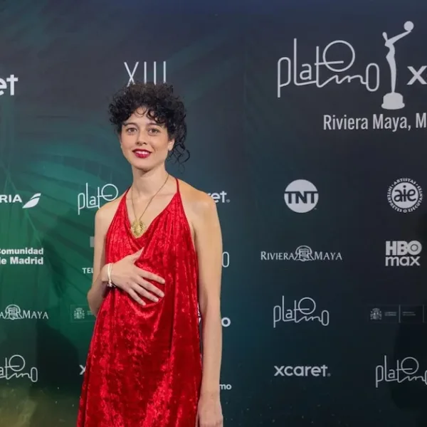 Camila Plaate ganó un Premio Platino y apuntó contra los “vendepatrias” en su discurso
