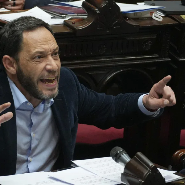 Maximiliano Ferraro denunció presuntos “sobresueldos” en el Gobierno