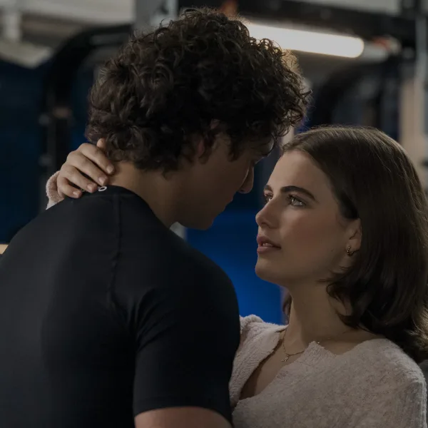 De los libros a la pantalla: Ella Bright y Belmont Cameli cuentan los secretos de "Off Campus"