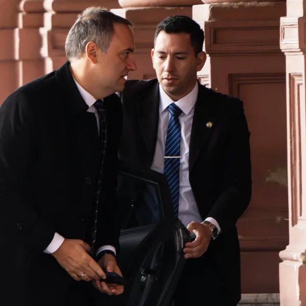 El Gobierno blinda a Manuel Adorni: Gestión en Mendoza y alivio en Diputados