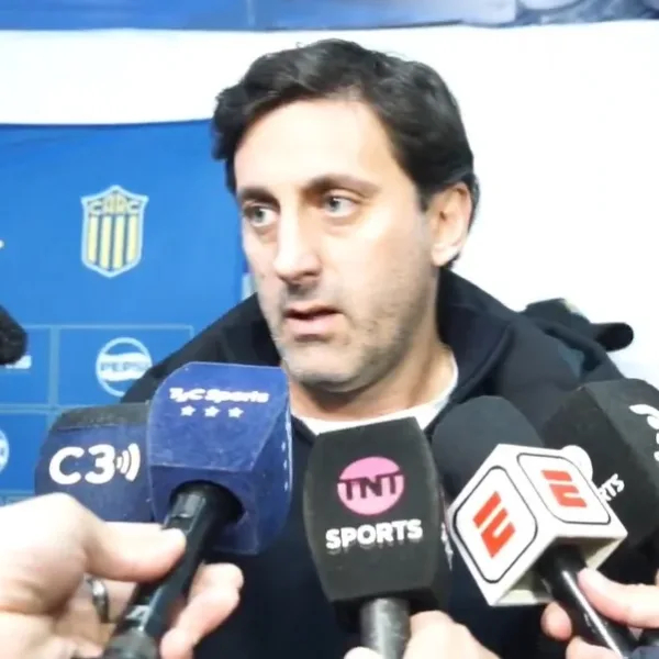 Milito explotó tras las polémicas en la eliminación de Racing ante Rosario Central: "El fútbol argentino está roto"