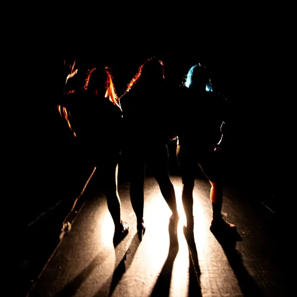 "Encender un Volcán" una obra de rock-teatral que llega a Moscú Teatro