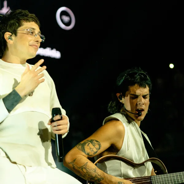 Ca7riel & Paco Amoroso inauguraron el “Free Spirits World Tour”