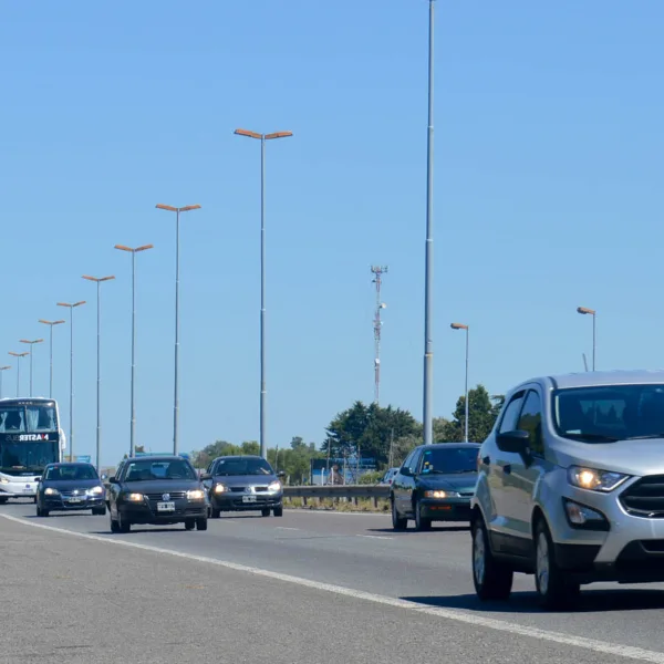 Caputo adjudicó dos corredores viales y avanzó con la privatización de rutas nacionales