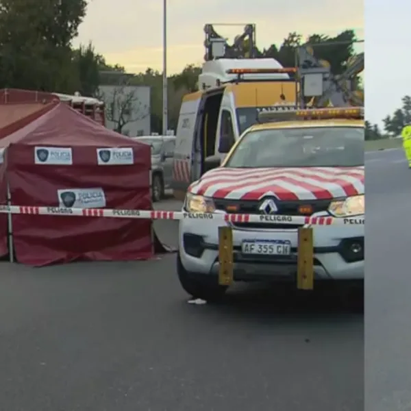 Tragedia en la autopista Perito Moreno: atropelló a dos hombres, mató a uno y se fugó