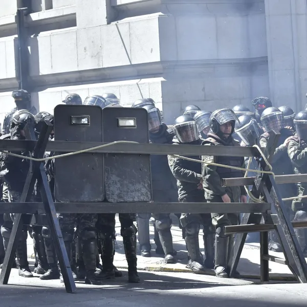 Bolivia lanzó un operativo militar y policial para desbloquear rutas tras 11 días de protestas