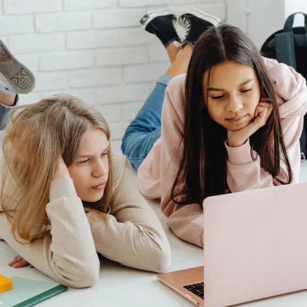 XSTEM e IBM SkillsBuild lanzan “Chicas en IA 2026” para impulsar el talento femenino en tecnología