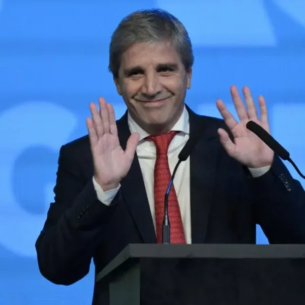 Luis Caputo aseguró que Milei va a ganar "por paliza" las elecciones del año próximo