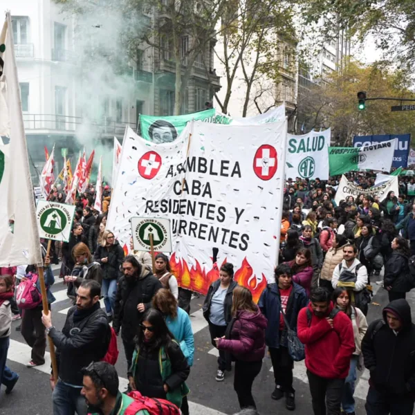 Trabajadores de la salud marchan contra el ajuste y denunciaron recortes en hospitales
