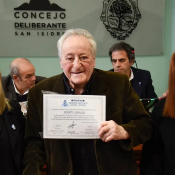Roberto Carnaghi recibió la mención de "Vecino destacado de San Isidro": "Nunca me imaginé que me iba a pasar esto"