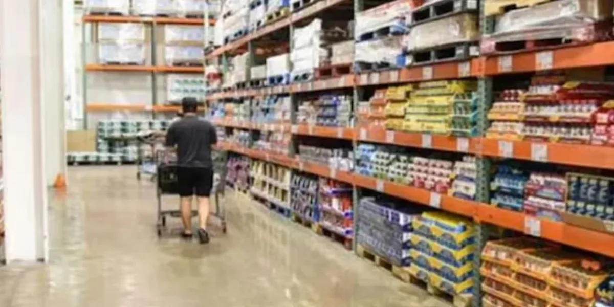 Mass Consumption Declines in April as E-commerce Remains Sole Growth Driver