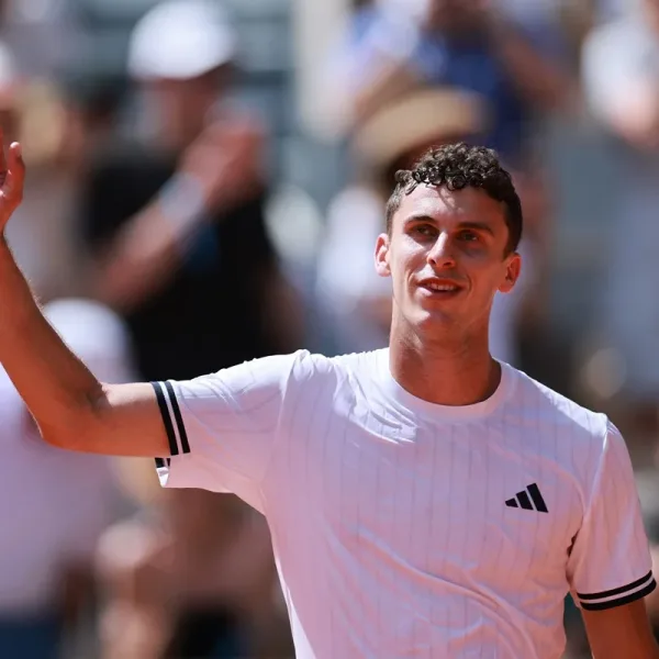 Historia en Roland Garros: Juan Manuel Cerúndolo le ganó a Jannik Sinner, el número 1 del mundo