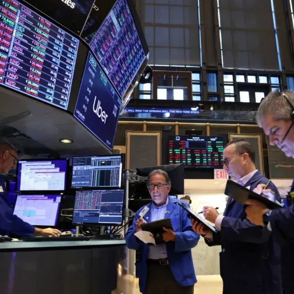 El riesgo país vuelve a caer y se consolida por debajo de los 500 puntos
