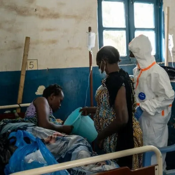 El director de la OMS llegó al Congo y pidió más recursos para enfrentar un brote de ébola