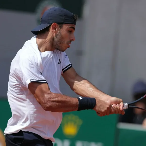 Francisco Cerúndolo explotó en Roland Garros, discutió con su equipo y quedó eliminado en una derrota inesperada
