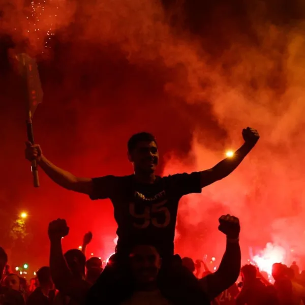 Incidentes en París tras la consagración del PSG dejaron un muerto y cientos de heridos