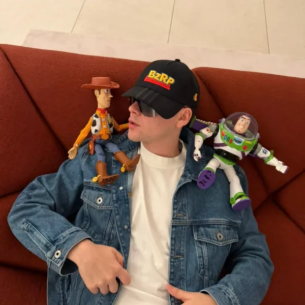 Bizarrap será "Santa de Jardín" un nuevo personaje que llega a Toy Story 5