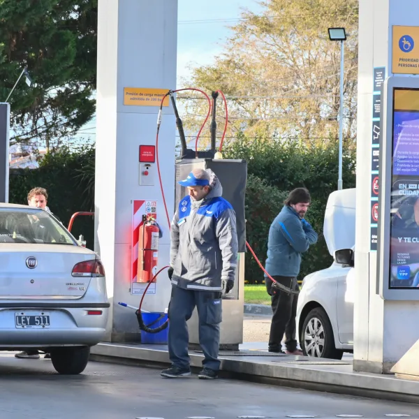 Combustibles: el Gobierno volvió a postergar la actualización de impuestos hasta julio