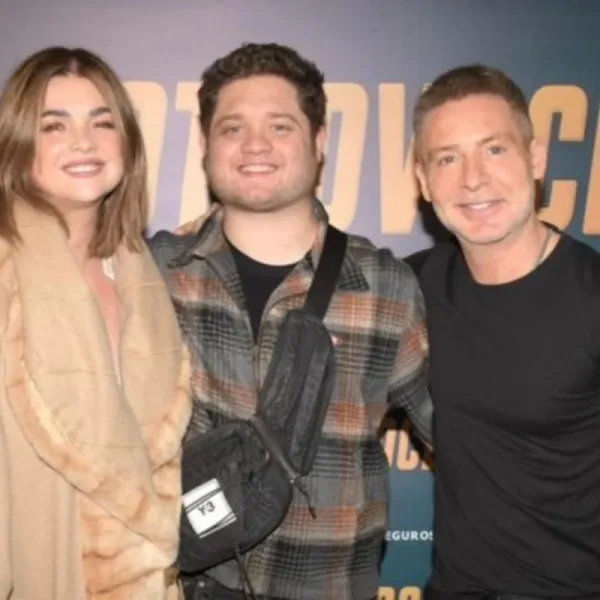 Araceli González asistió a la función de teatro de Adrián Suar: "Es un día muy feliz"