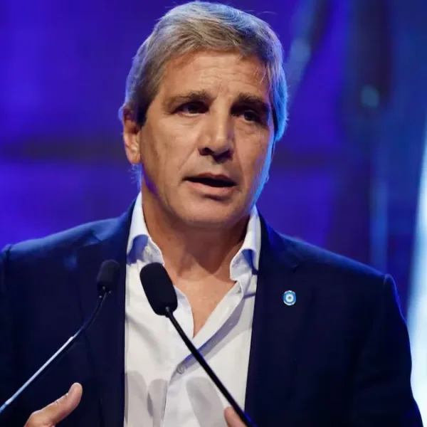 Caputo aseguró que Milei ganará "por paliza" en 2027 y lanzó una chicana contra Kicillof