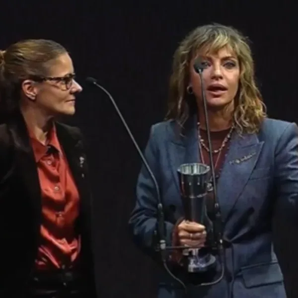 Dolores Fonzi pidió un minuto de silencio por Agostina en los Premios Sur: "Nos vemos en la Plaza"