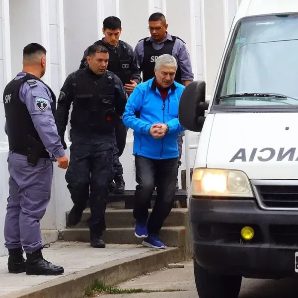 Lázaro Báez fue internado por una neumonía y crece la preocupación por su estado de salud