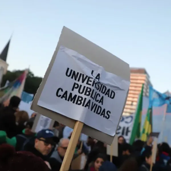 Tras meses de conflicto, el Gobierno acordó con las universidades aumentos y más financiamiento