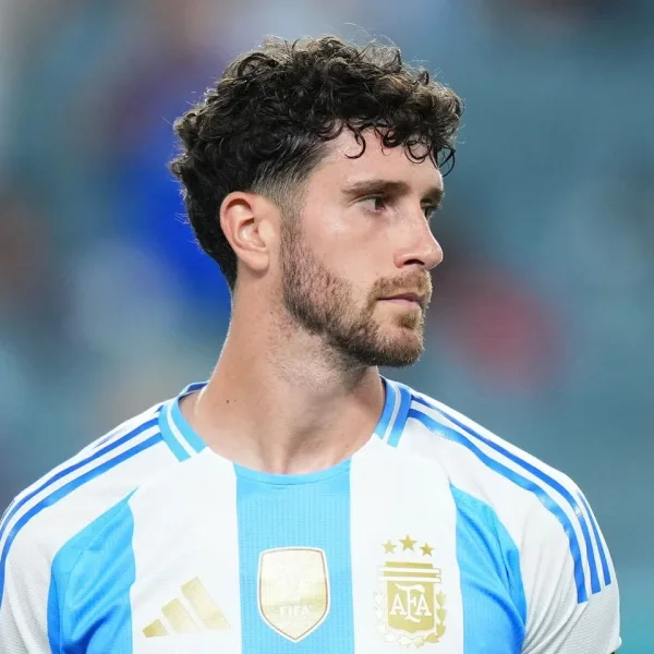 Marcos Senesi se suma al plantel de la Selección Argentina para el Mundial 2026