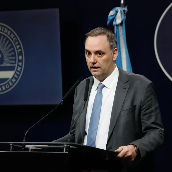 Adorni presentó su declaración jurada: admitió haber ocultado USD 500.000