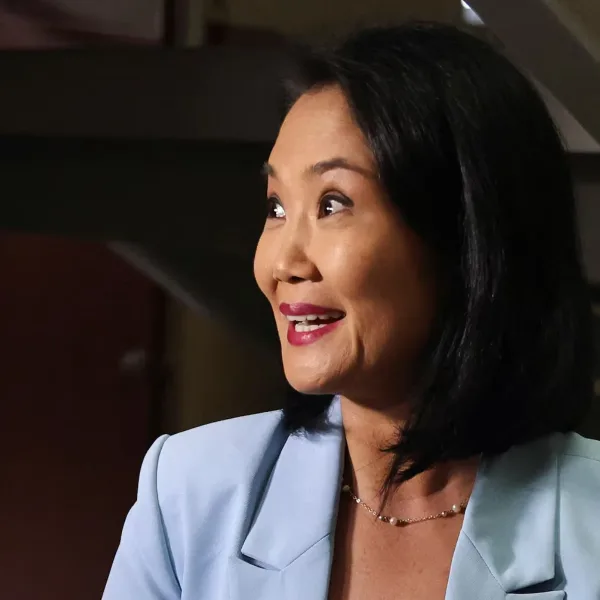 Balotaje en Perú: Keiko Fujimori pasa al frente por apenas 600 votos