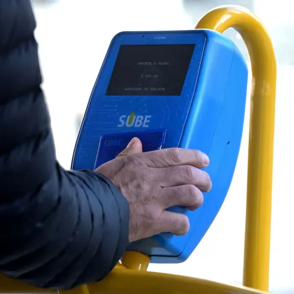 Personas con discapacidad podrán viajar en trenes y colectivos con 100% de descuento