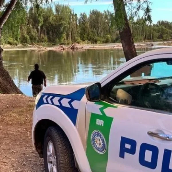 Investigan la identidad de un cuerpo hallado en el río Negro: podría estar vinculado a dos desapariciones