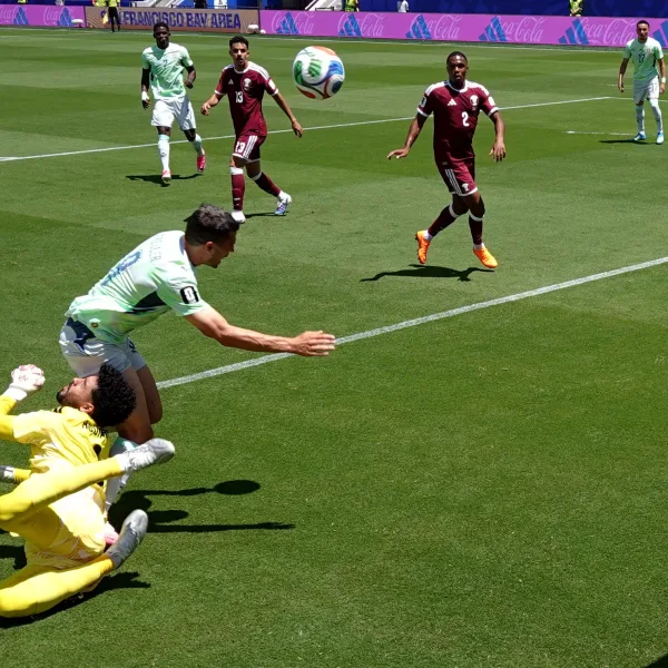 Qatar rescató un empate agónico ante Suiza y sumó el primer punto de su historia en los Mundiales
