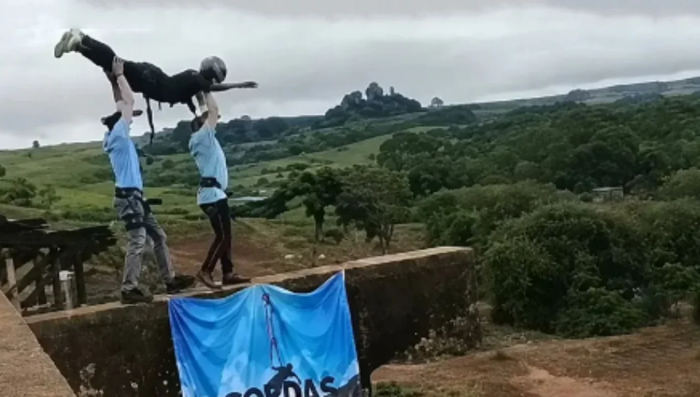 Các huấn luyện viên nhảy bungee giải thích sau khi ném một phụ nữ trẻ xuống khỏi dây bungee ở Brazil mà không buộc dây an toàn cho cô ấy | Filo News
