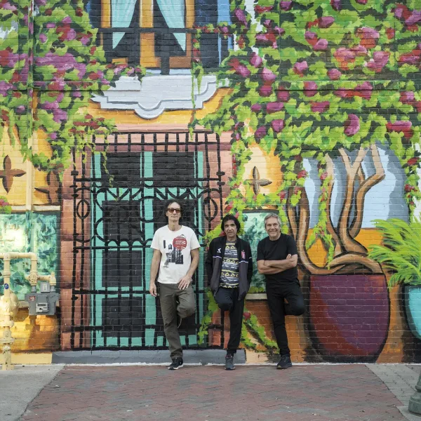 Enanitos Verdes lanza "EV+", un álbum homenaje con Luck Ra, Los Ángeles Azules, Carlos Vives y más artistas invitados