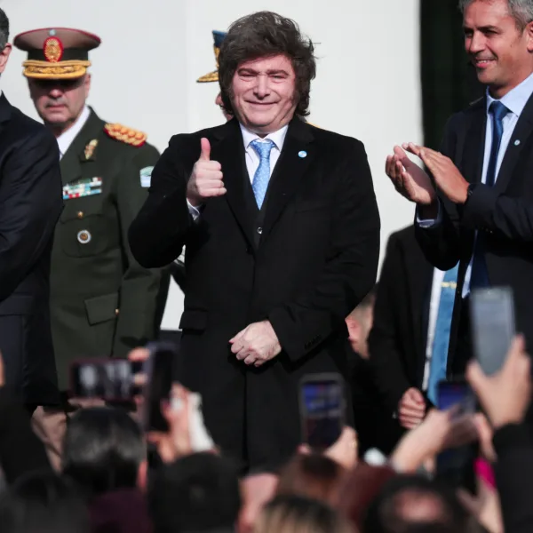 Con Adorni en primera fila y Villarruel afuera, Milei vuelve a Rosario por el Día de la Bandera