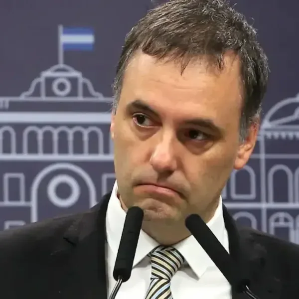 La oposición busca unir fuerzas para interpelar a Manuel Adorni