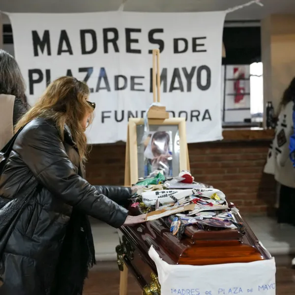 Madres de Plaza de Mayo convocó a despedir a Taty Almeida en Plaza de Mayo