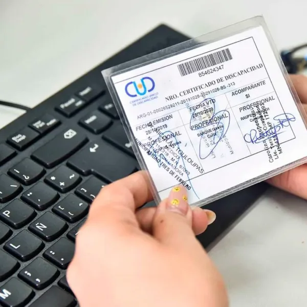 El Gobierno aclaró que las personas con discapacidad podrán seguir viajando sin costo con el CUD físico