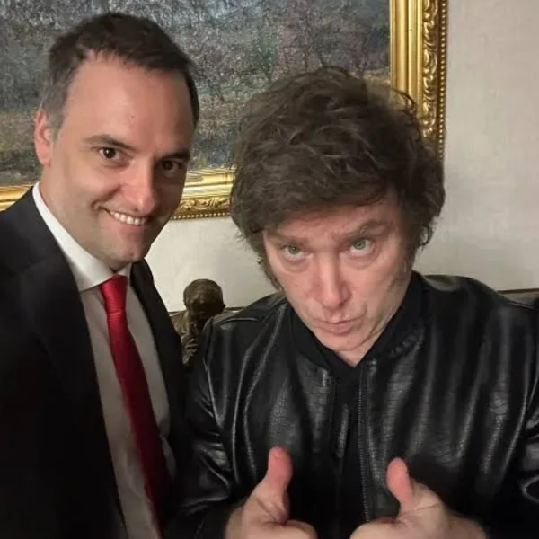 Mientras la oposición acelera para interpelarlo, Adorni se reunió con Milei en Olivos