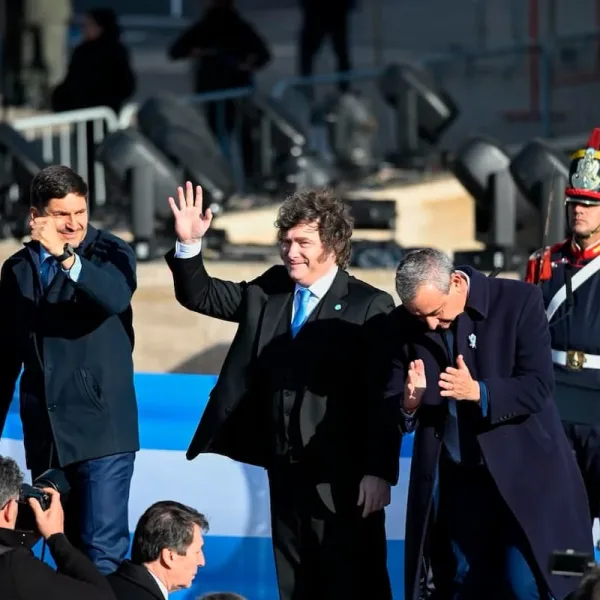 Milei encabezó el acto por el Día de la Bandera y volvió a mostrar distancia con Villarruel