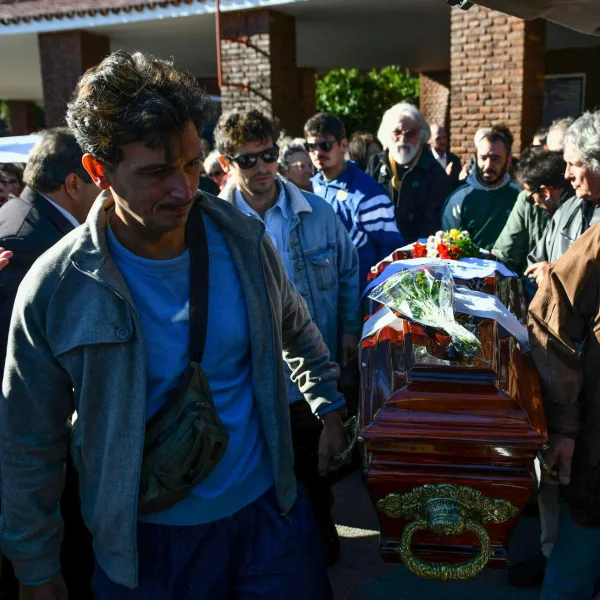 Miles de personas despidieron a Taty Almeida en Plaza de Mayo:el adiós a una luchadora que convirtió el dolor en bandera