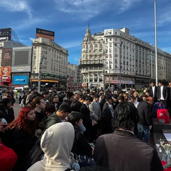 Emotivo homenaje a Gaspi en el Obelisco: su madre agradeció el cariño de los seguidores