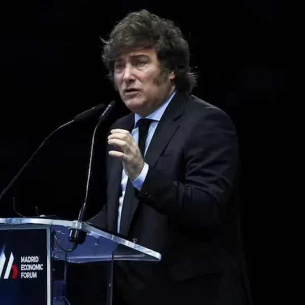 Sin agenda oficial, Milei viaja a España