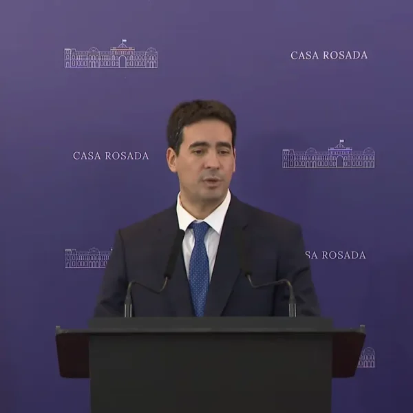 Con un mensaje conciliador con la prensa, Adrián Ravier se presentó como nuevo vocero presidencial