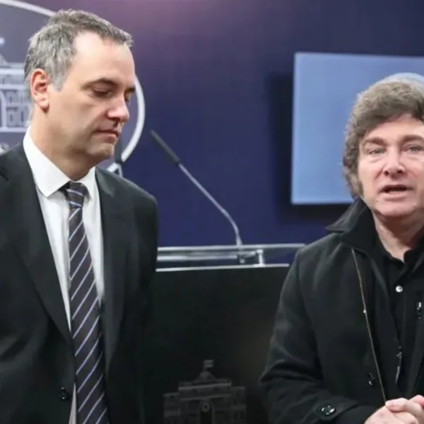Milei, sobre Adorni: "Si la justicia lo considera culpable, lo eyecto de una patada"