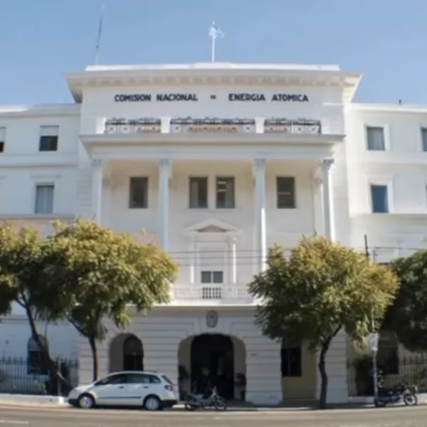 Comisión Nacional de Energía Atómica: reclamos por despidos y represión en la sede central