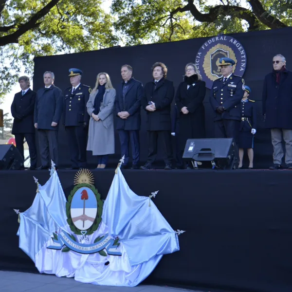 Milei participó del acto en homenaje a los policías federales caídos en servicio