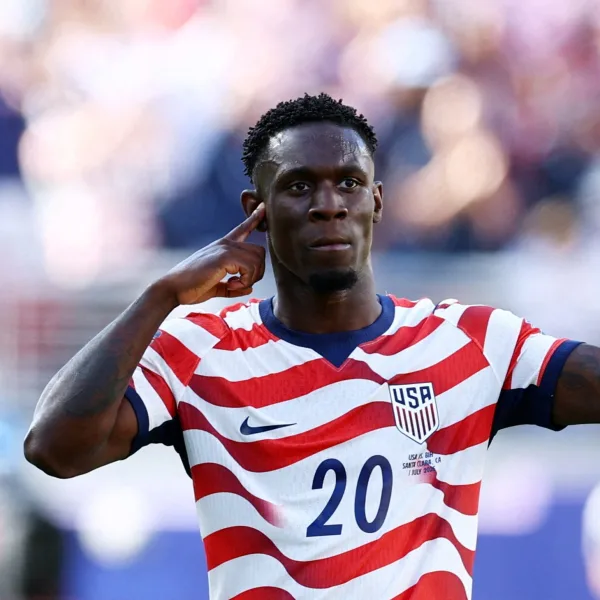 La FIFA anuló la suspensión de Folarin Balogun y podrá jugar ante Bélgica