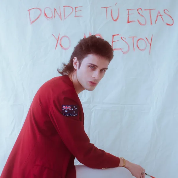 Dease presenta "37° 48' s, 144° 57' E", un viaje poético y electropop 